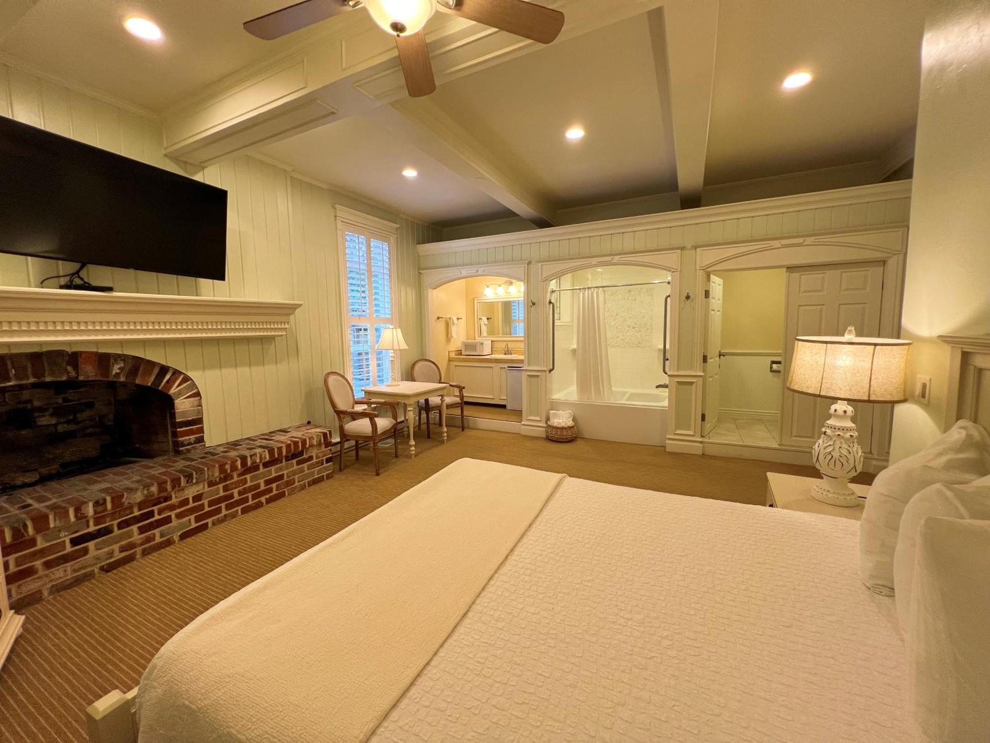 Best Western Grandma'S Feather Bed Mendenhaven Exterior photo