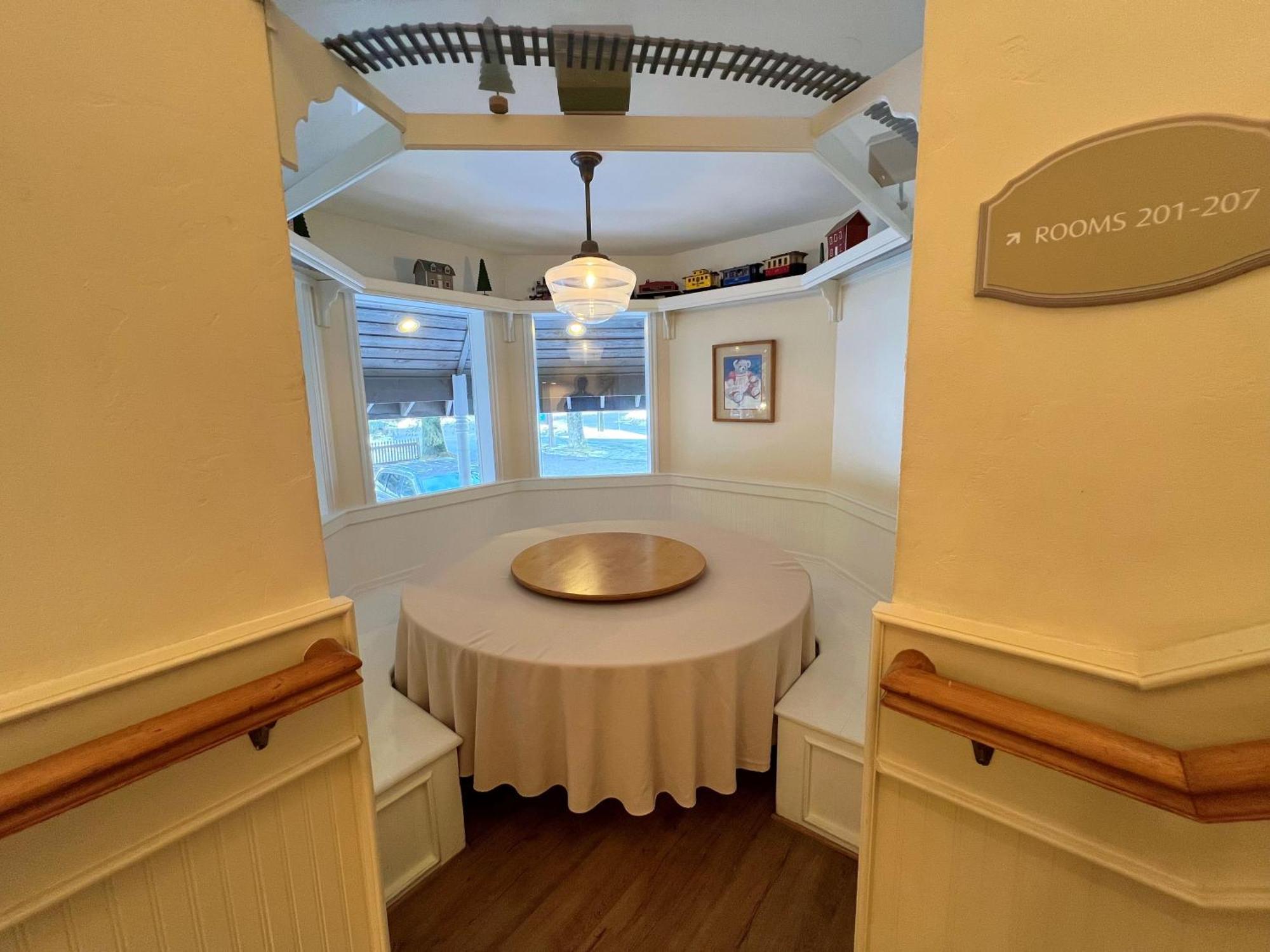 Best Western Grandma'S Feather Bed Mendenhaven Exterior photo