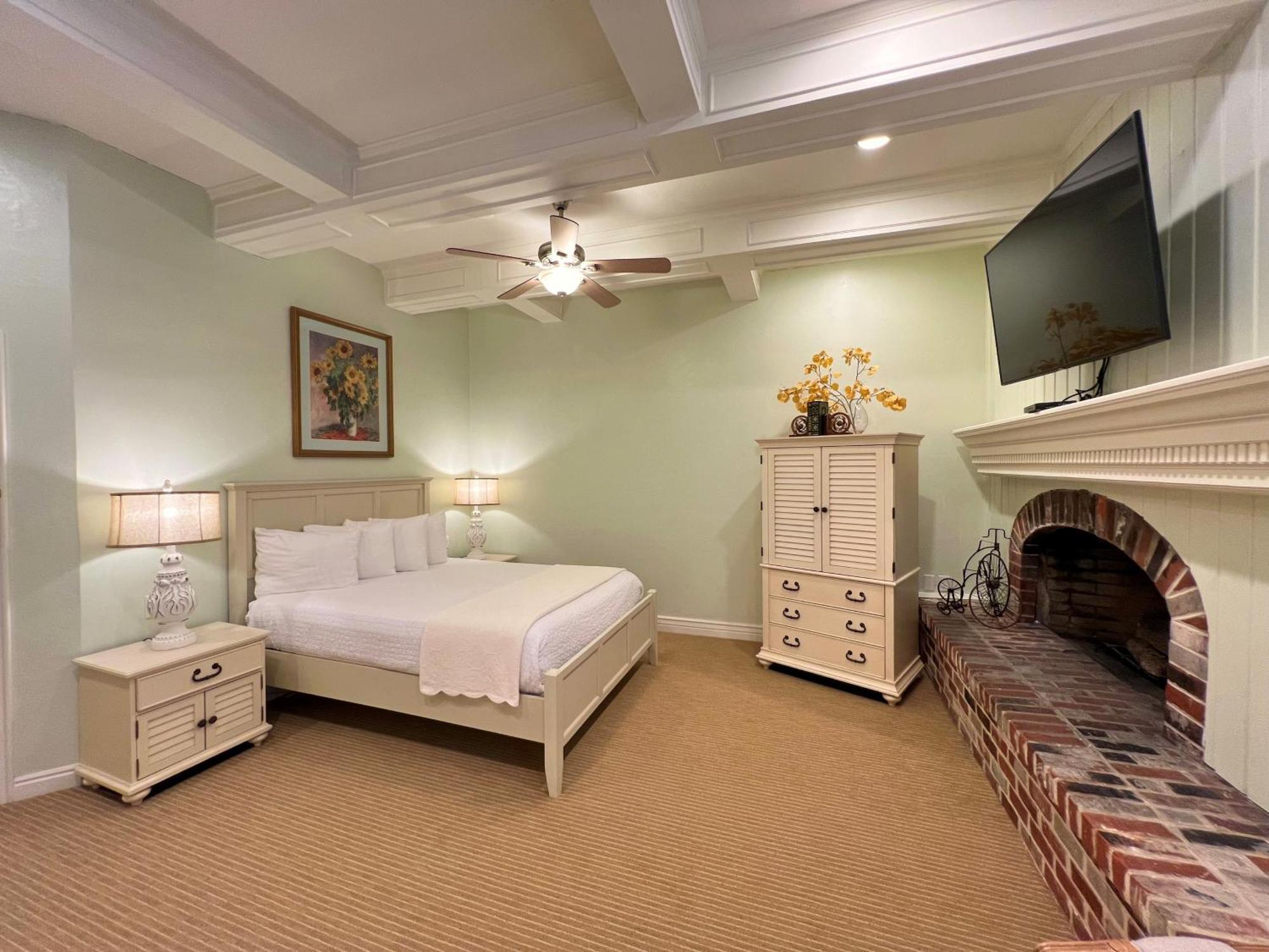 Best Western Grandma'S Feather Bed Mendenhaven Exterior photo